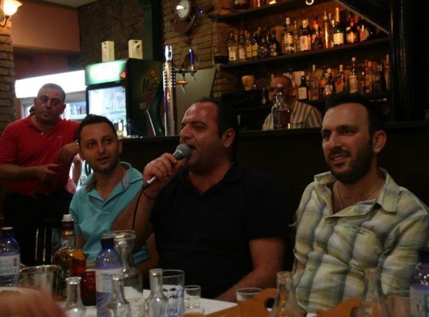 Παρακάθ’ στο εστιατόριο «Αίγλη Φωτός»